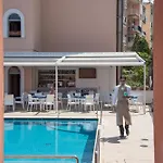 Maria 4*